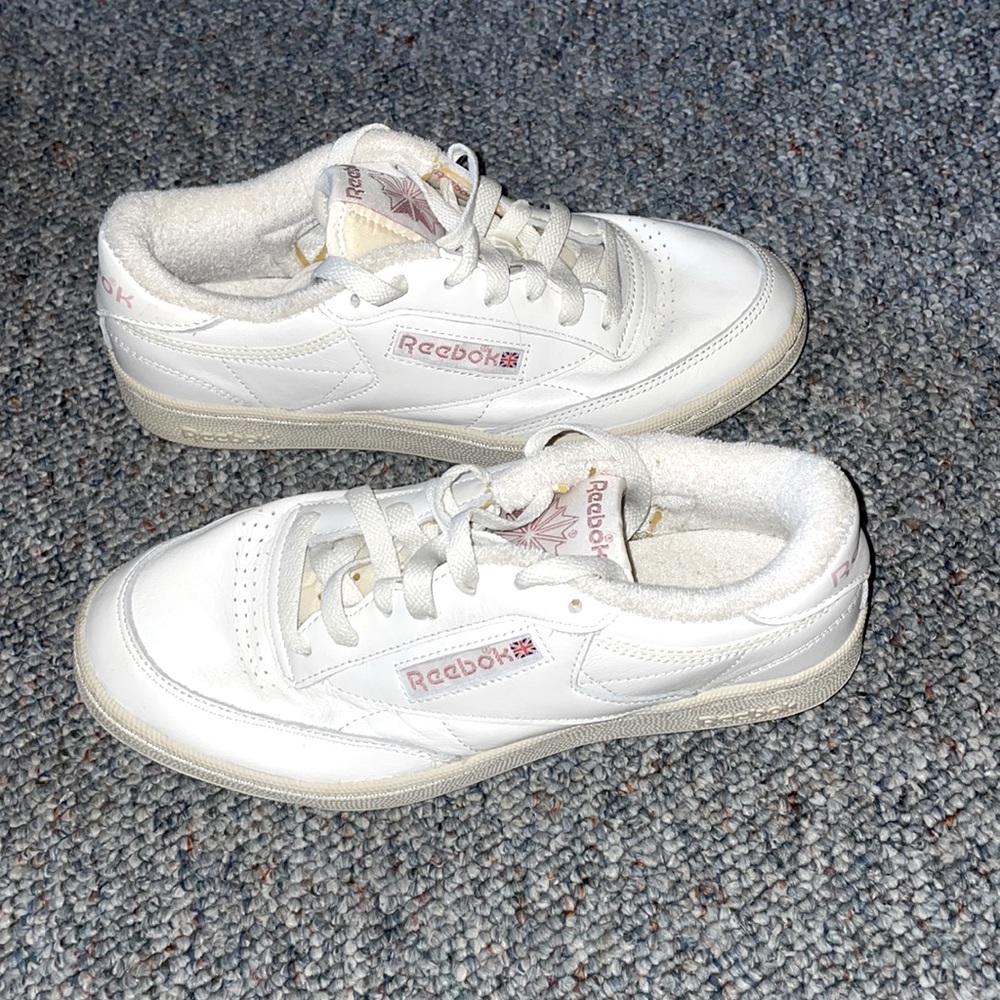 Reebok womens sneakers size 7.5 us, white and pink color.